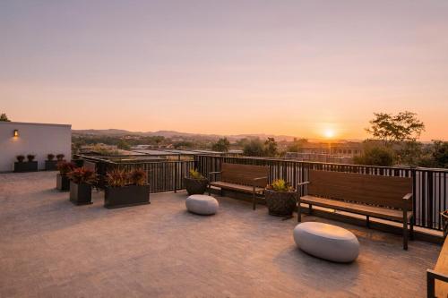 a balcony with benches and a view of the sunset at Los Angeles Premium City Suites - Free Secured Parking in Los Angeles