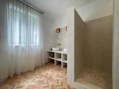 a bathroom with a sink and a mirror at Hartzurienea in Anhaux