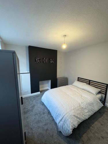 a bedroom with a bed and a sign on the wall at Stylish double room in Mansfield