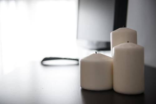 two white candles sitting on top of a table at B&B da Viky in Marostica
