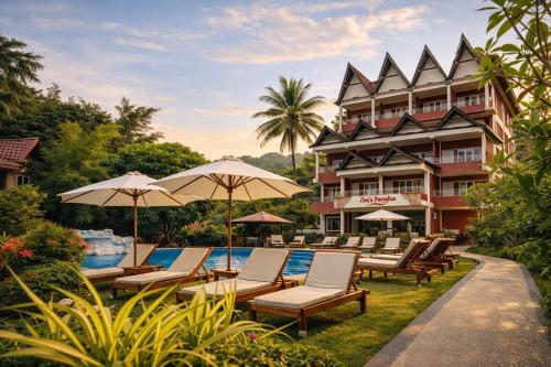 a resort with lounge chairs and a pool at Zoé’s Paradise Waterfront Hotel in Tuktuk Siadong
