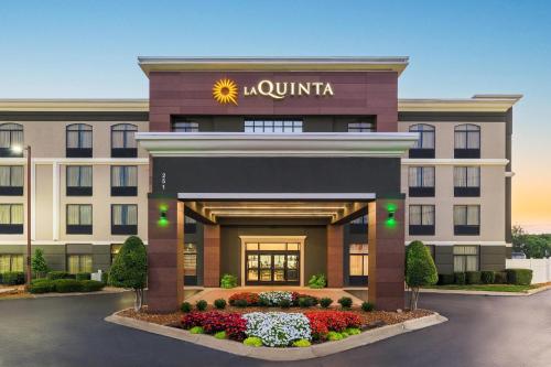 a rendering of the front of a hotel at La Quinta by Wyndham Clarksville in Clarksville