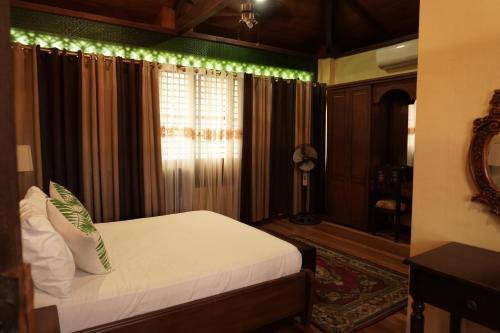 a bedroom with a bed and a window with lights at Casa Salome in Matas