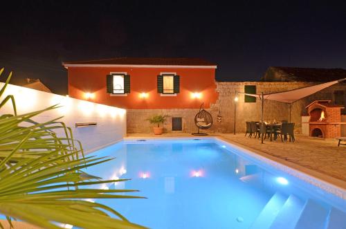 Islander house with pool