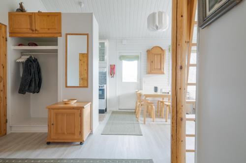 a kitchen and living room with a table and chairs at Järven Helmi in Äkäslompolo