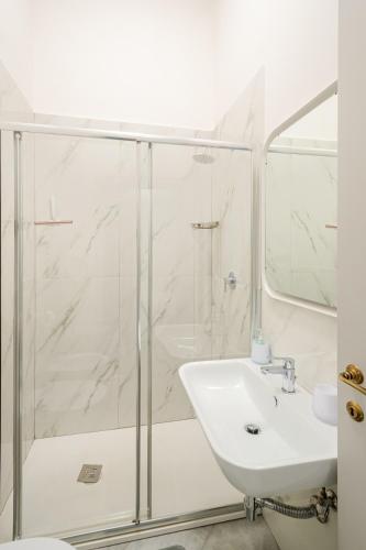 Piazza Libertà - with private patio & AC - 10min Firenze Duomo