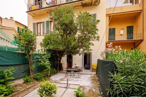 Piazza Libertà - with private patio & AC - 10min Firenze Duomo