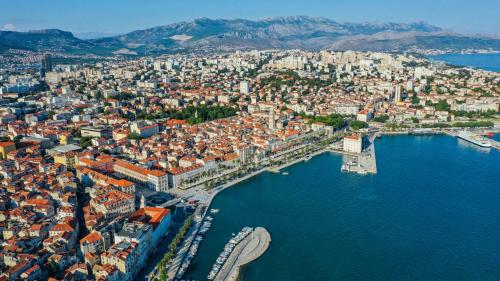 Villa 3QB - Split by Villas Guide