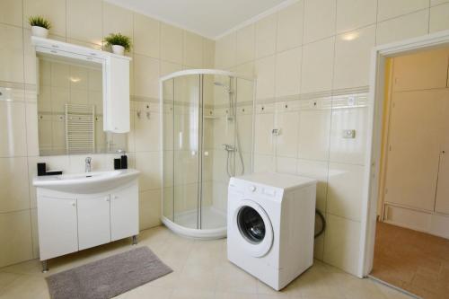 Cozy villa with pool for 6 in Umag