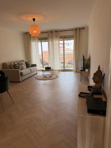 Modern 60m2 apartment with 2 balconies, at 50 meters from sea