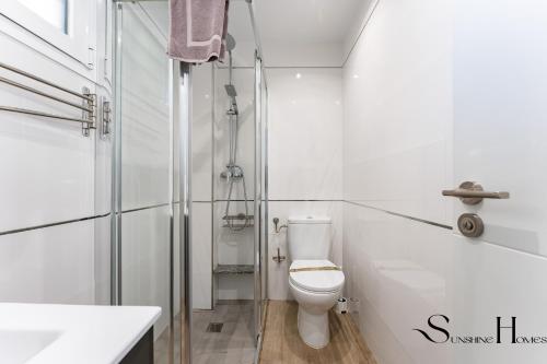 Beach Stay with Terrace & Sea View REF050
