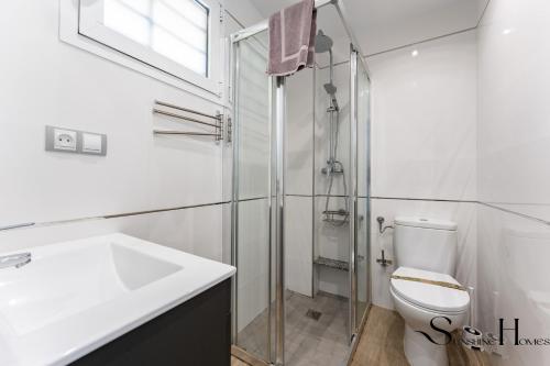 Beach Stay with Terrace & Sea View REF050