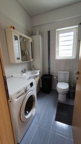 Modern 2 bedroom cozy, quiet and bright apartment in Marousi
