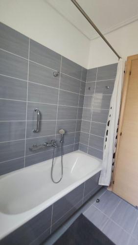 Modern 2 bedroom cozy, quiet and bright apartment in Marousi