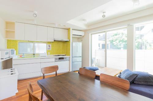 Atrium 2Bedroom-79M2 with small Car space-5mins to station-1min to 24-7shop