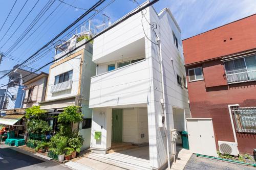 Atrium 2Bedroom-79M2 with small Car space-5mins to station-1min to 24-7shop