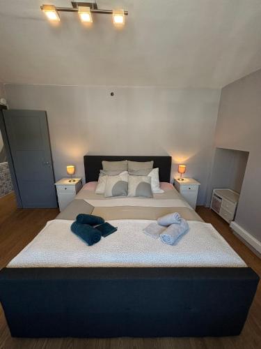 a bedroom with a large bed with two towels on it at Maison villageoise in Anhée