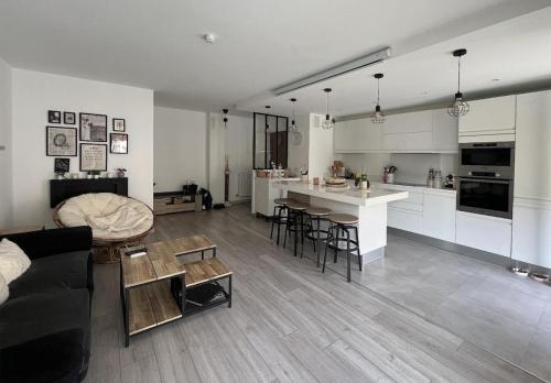Menton - 4 persons - 10 minutes to beaches - bright apartment