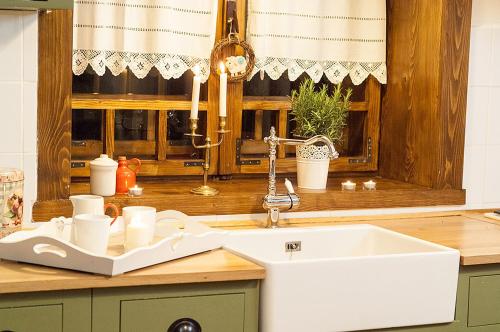 a kitchen counter with a sink and a window at Aronson Villa Tusnad in Băile Tuşnad