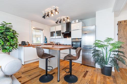 Loft Style 1 Bdr - Panoramic view Swimming Pool & Garage