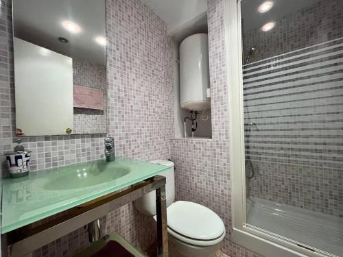 a bathroom with a sink and a toilet and a shower at Estudio con piscina in Roses