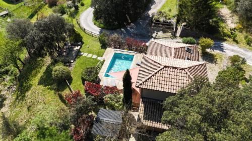 an aerial view of a house with a swimming pool at Les Brugas de Camias in Saint-André-de-Majencoules