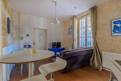 Marceau - T2 avec 1 Chambre 1 Salle de Bain et 1 Canapé Lit