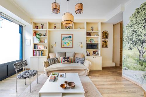 Boutique Parisienne 3 BR Eiffel Tower