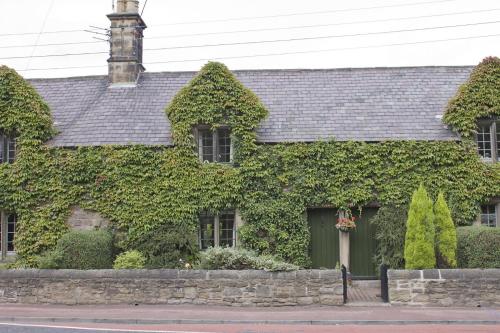 a house covered in ivy with at 3 Bed in Backworth oc-cn011 in Backworth