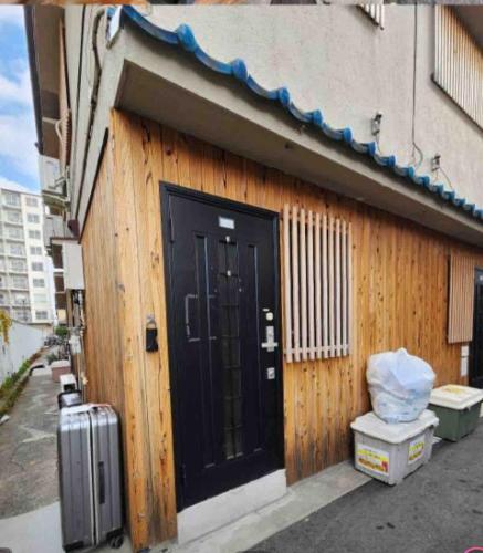 Take 2BR Private House - 5 min to Namba, 40 min Direct to KIX, Max 6 Guests