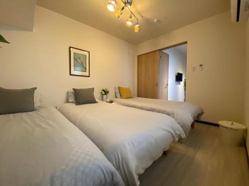 Take 2BR Private House - 5 min to Namba, 40 min Direct to KIX, Max 6 Guests