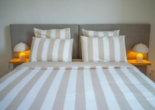 #102 Heart of Vieil Antibes - Place Nationale-High-End Newly Renovated & Furnished Appartment photo 3