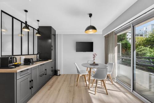 1 Chambre - Ascenseur - Climatisé - Balcon