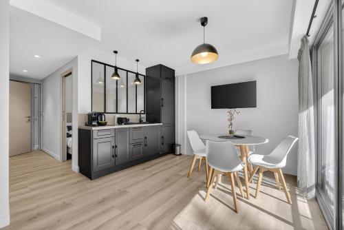 1 Chambre - Ascenseur - Climatisé - Balcon