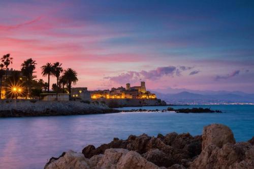 #102 Heart of Vieil Antibes - Place Nationale-High-End Newly Renovated & Furnished Appartment photo 6