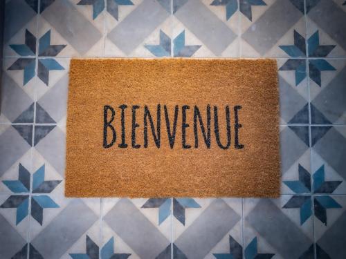 #102 Heart of Vieil Antibes - Place Nationale-High-End Newly Renovated & Furnished Appartment photo 9