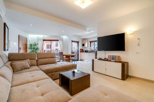 Luz casas- BayLuz apart,pool,beach, tennis, wifi,aircon