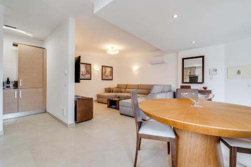 Luz casas- BayLuz apart,pool,beach, tennis, wifi,aircon