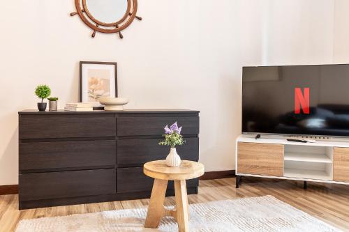 DeHomes - Ampia casa in centro 3 camere e 2 bagni