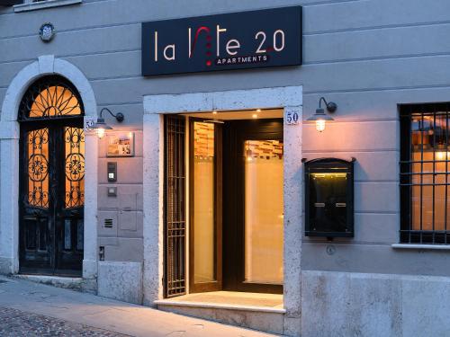 a store with a sign on the side of a building at La Vite Apartments by Queen Gallery in Desenzano del Garda