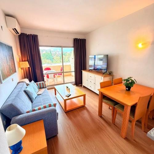 Pool View Apartment in Benalbeach