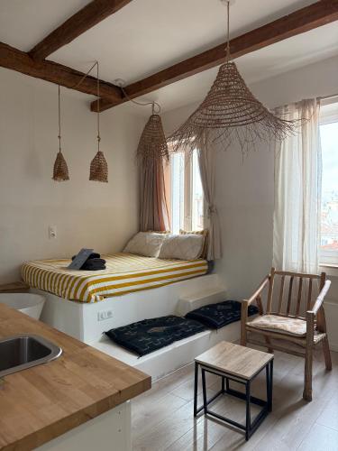 a small bedroom with a bed and a kitchen at LaFrenchCasa Canebière in Marseille