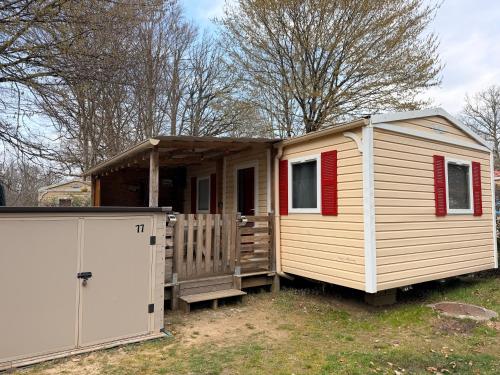 Mobilhome au bord du lac