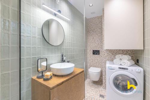 Athenian Hacienda with Private Patio near Acropolis!