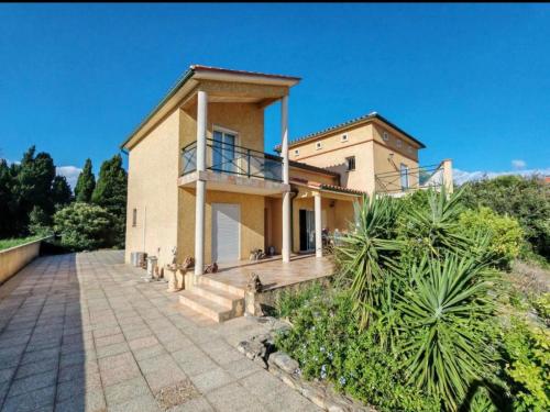Cœur de Millas terrasse, jardin et parking privé