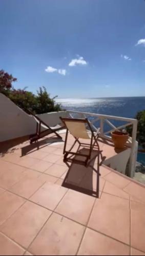 Sea view house by Tinosstay