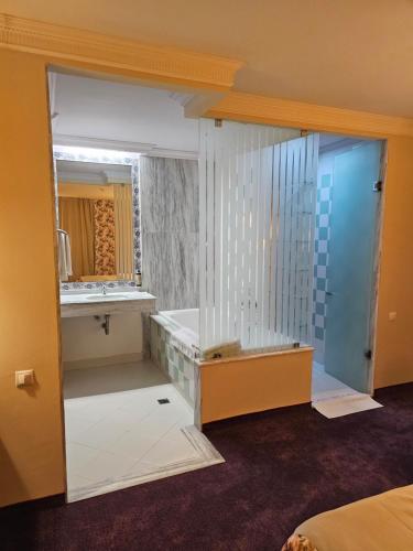 Bany a Parish Hotel
