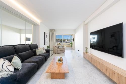 WintowinRentals Premium Apartment with Terrace and Stunning Views in Puerto Marina