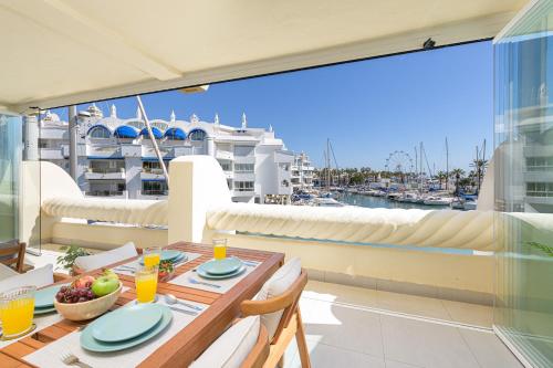 WintowinRentals Premium Apartment with Terrace and Stunning Views in Puerto Marina