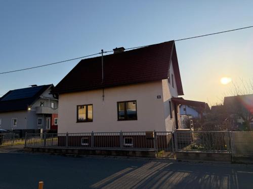 Großzügiges Einfamilienhaus samt Garten & riesiger Garage